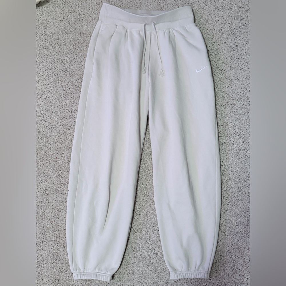 Nike Essentials Baggy Cream Sweatpants